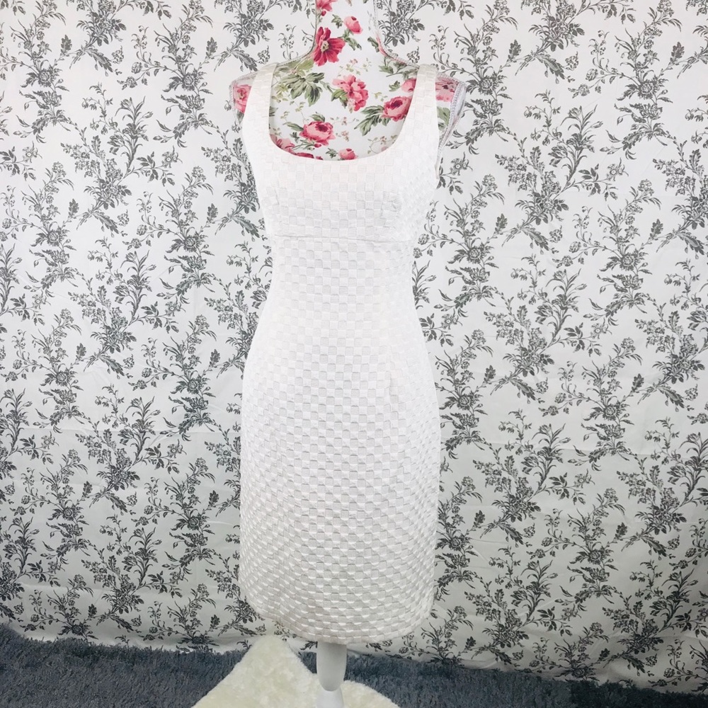 Donna Morgan 4 white/cream with gold details dress